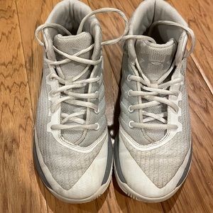 UA SC basketball sneakers 2Y